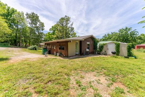 Photo of 302 W 5th Street, Hardy, AR 72542 (MLS # 60324109)