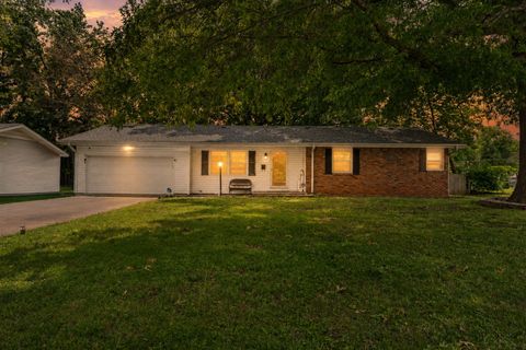 Photo of 730 W Sylvania Street, Springfield, MO 65807 (MLS # 60324490)