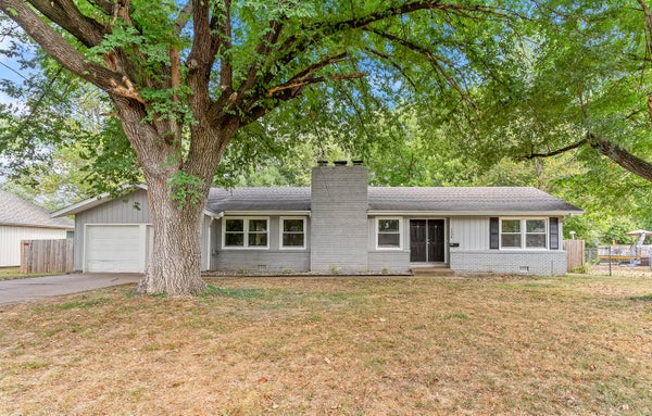 1904 S GLENCREST AVE, SPRINGFIELD, MO 65804 - Image 696e6e3fff36f2a76e2f6c0bbc5814eb/2414211539