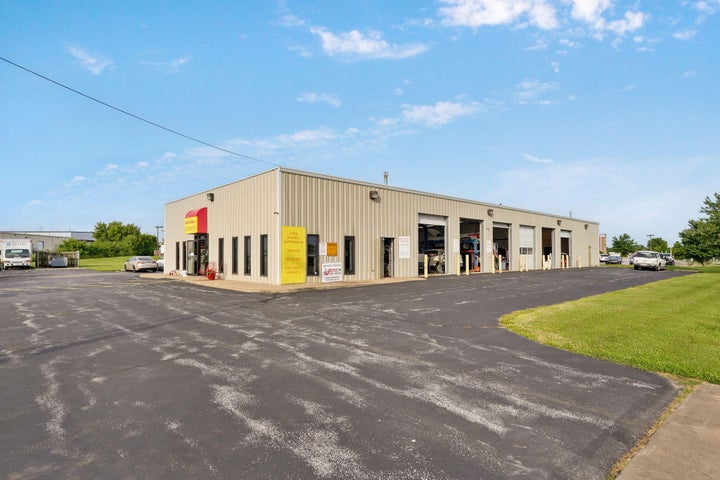 Photo 1 of 31 — 2140 W Sunset Street, Springfield, MO 65807