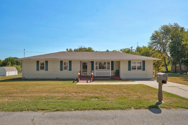 1344 WOODLAWN AVE, MOUNT VERNON, MO 65712 - Image 6b3b526eb132fafb99543fcbb7070700/3063324651