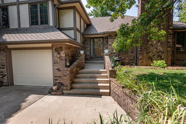 760 W SHERWOOD DR, SPRINGFIELD, MO 65810 - Image 71df8aa099a71e60de5d385ae5889b6e/2464266989