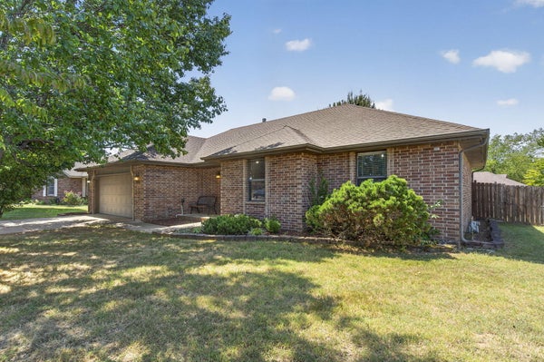 3648 W SHAWNEE DR, SPRINGFIELD, MO 65810 - Image 736082a9f1793a5cfca9d8b74fc08195/3516979054