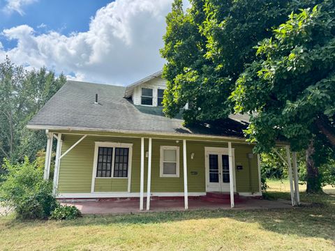 Photo of 1606 E Blaine Street, Springfield, MO 65803 (MLS # 60300420)