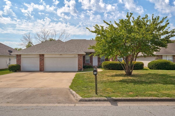 2834 W LASALLE ST, SPRINGFIELD, MO 65807 - Image 75007c269a6c7e2810e9f04f4eab15b3/437827285