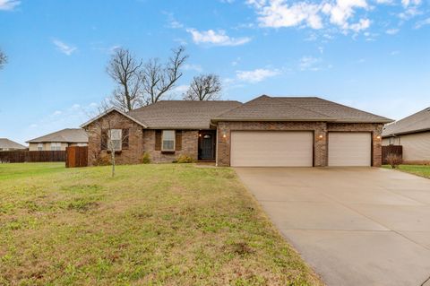 Photo of 1183 S Bordeaux Avenue, Republic, MO 65738 (MLS # 60310811)