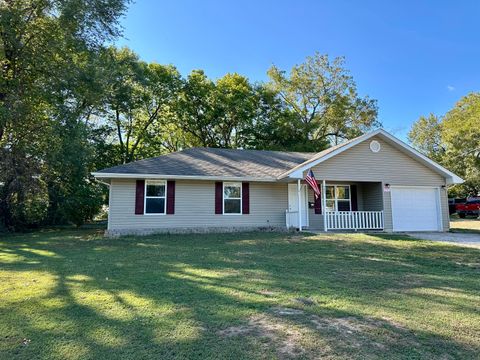Photo of 305 N Flint Avenue, Bolivar, MO 65613 (MLS # 60307185)