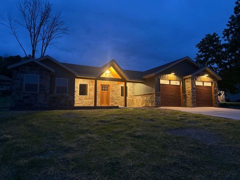 Photo of 201 Juniper Avenue, Cabool, MO 65689 (MLS # 60323763)