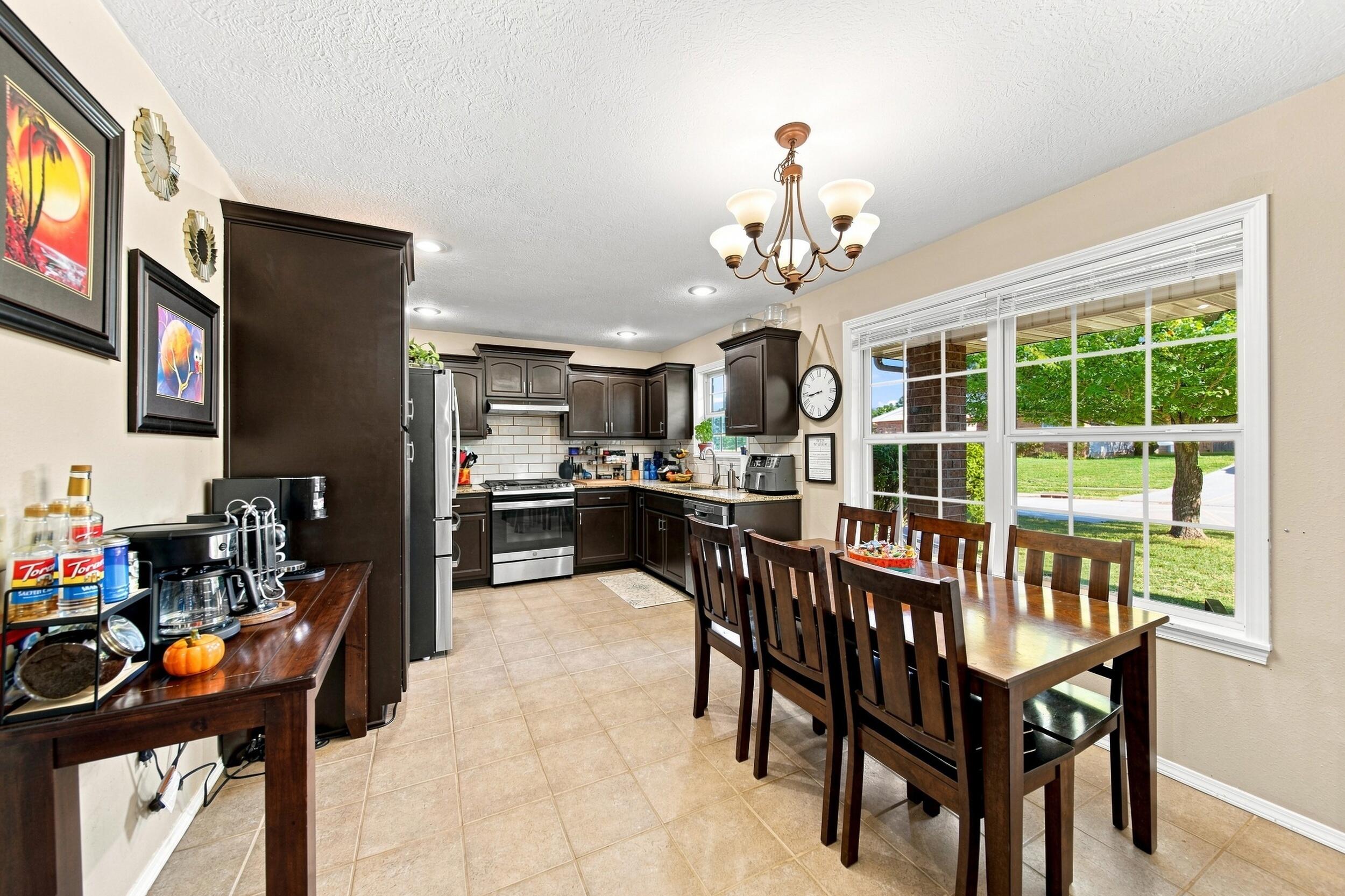 1004 Glen Oaks Drive