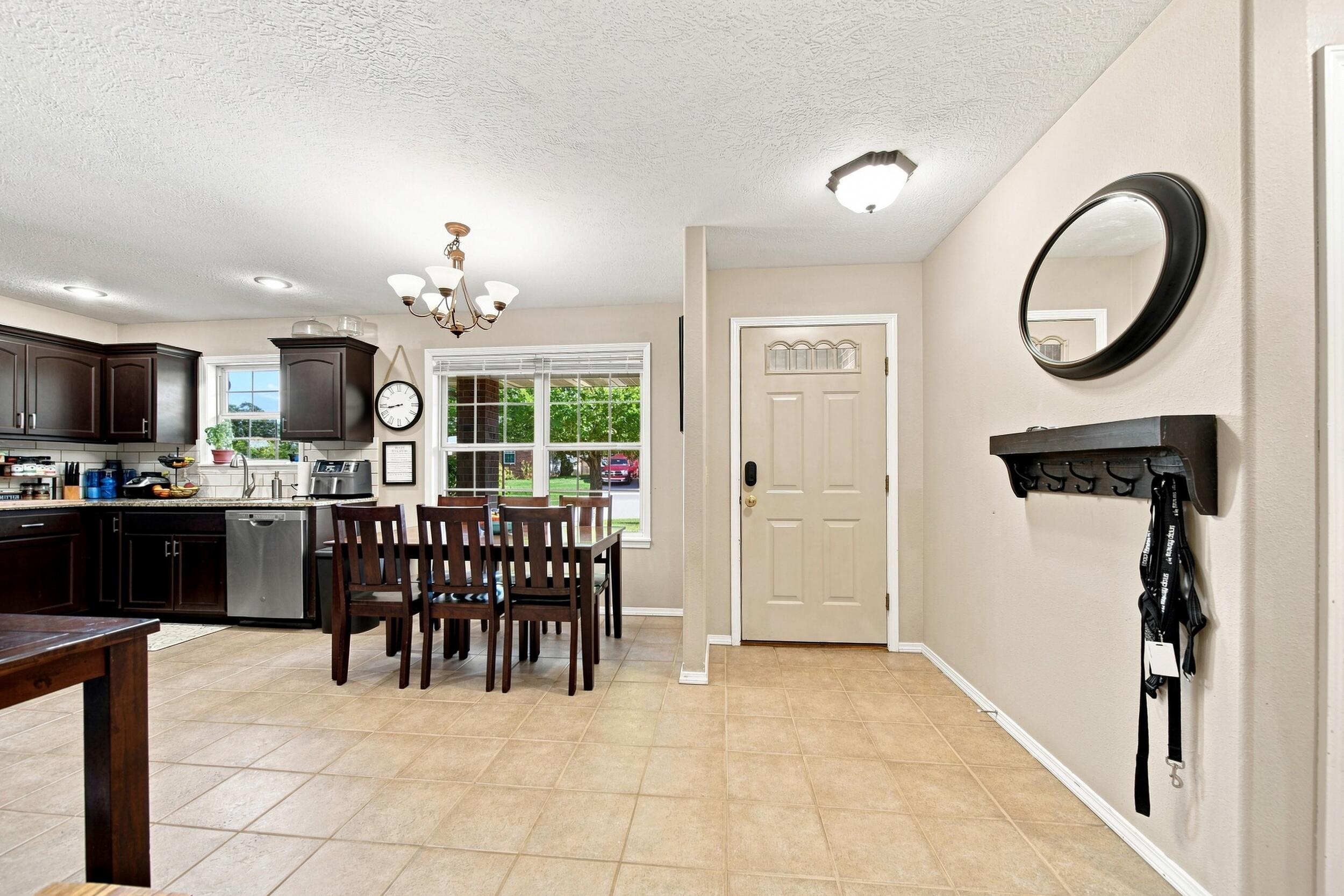 1004 Glen Oaks Drive