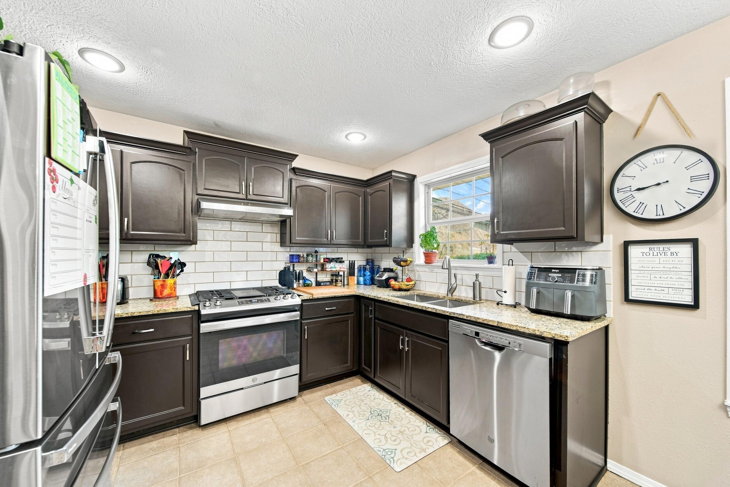 1004 Glen Oaks Drive