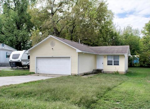 Photo of 108 W Robberson Street, Willard, MO 65781 (MLS # 60307239)