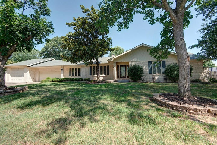 Photo 1 of 42 — 3451 E Carol Drive, Springfield, MO 65809