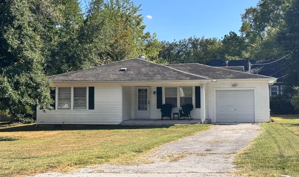 1016 E CHEROKEE ST, SPRINGFIELD, MO 65807 - Image 7b6563b1e8e6228fec26222db4befdcb/2437245135