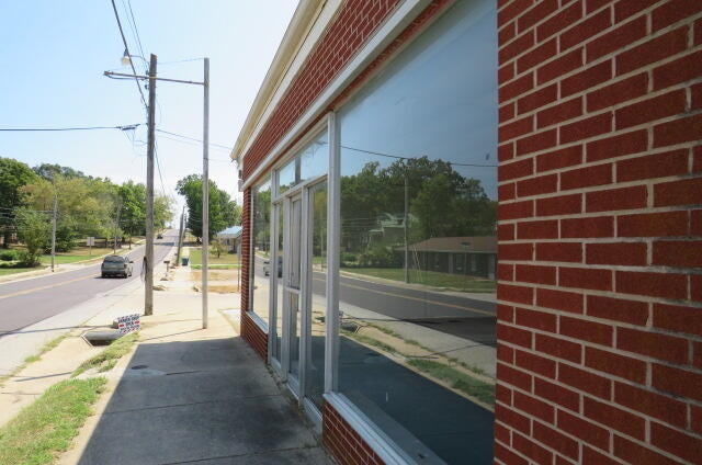 Photo 1 of 10 — 309 E Commercial Street, Mansfield, MO 65704