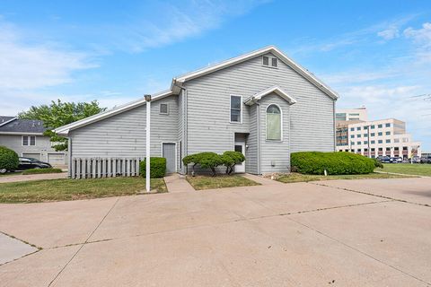 Photo of 930 E Primrose Street Apt E1 #Apt E1, Springfield, MO 65807 (MLS # 60323759)
