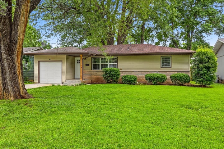 Photo 1 of 24 — 2308 S Delaware Avenue, Springfield, MO 65804
