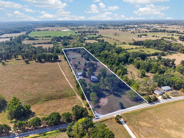 Photo 1 of 34 — 1080 Apache Road, Sparta, MO 65753