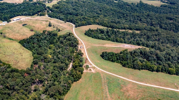 40 ROUGH HOLLOW RD, PINEVILLE, MO 64856 - Image 819ef98e4d8cff8d0e63f6ebf2691e4f/1498510807