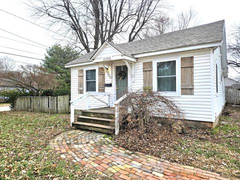Photo of 2200 W Phelps Street, Springfield, MO 65802 (MLS # 60311410)
