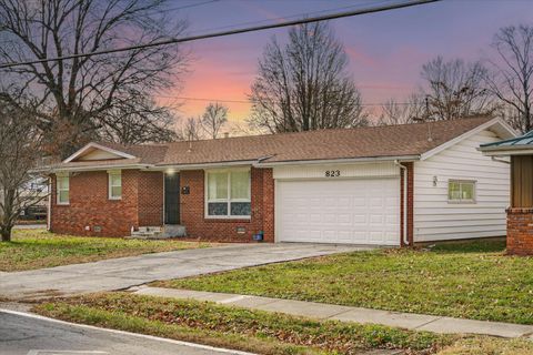 Photo of 823 S Barnes Avenue, Springfield, MO 65802 (MLS # 60311327)