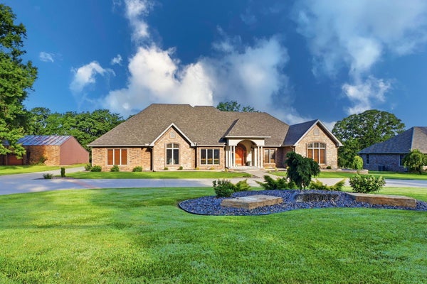 1035 N OAKLAND AVE, BOLIVAR, MO 65613 - Image 88d367a2fd8a537be6739b70f17378a1/3966411730