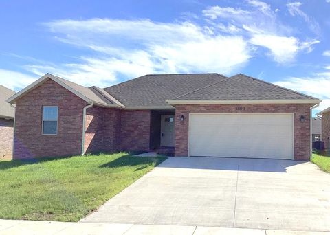 Photo of 3800 W Riley Street, Bolivar, MO 65613 (MLS # 60307543)