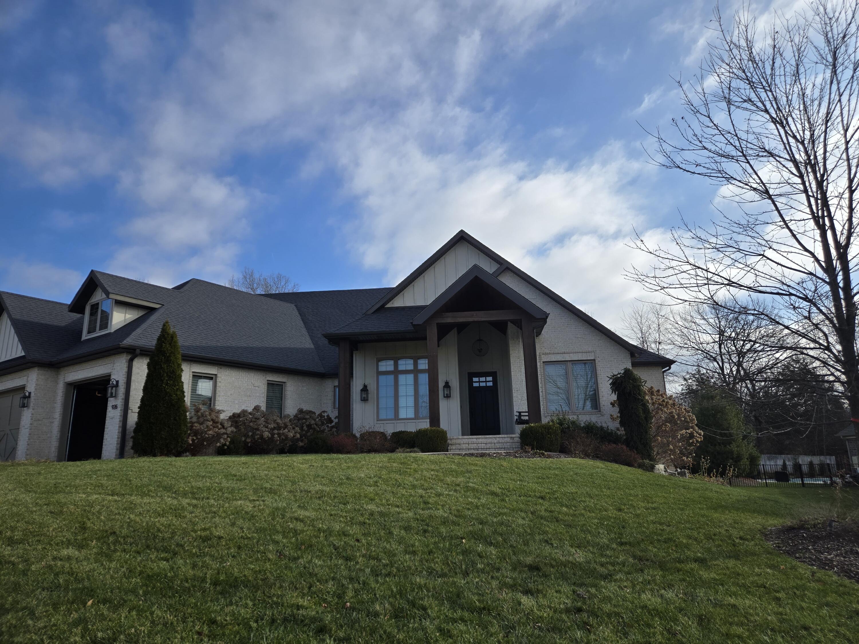 926 S. Hickory Trace Ct., Springfield, MO. - Stunning one level home with bonus room in Cobblestone Creek Subdivision. High quality finishes offering 2 living areas, office and a great backyard - perfect for entertaining.