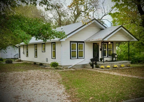 705 N CLAY ST, NEVADA, MO 64772 - Image 89be9cafcd2ec2b70a2866a72027785f/835364915