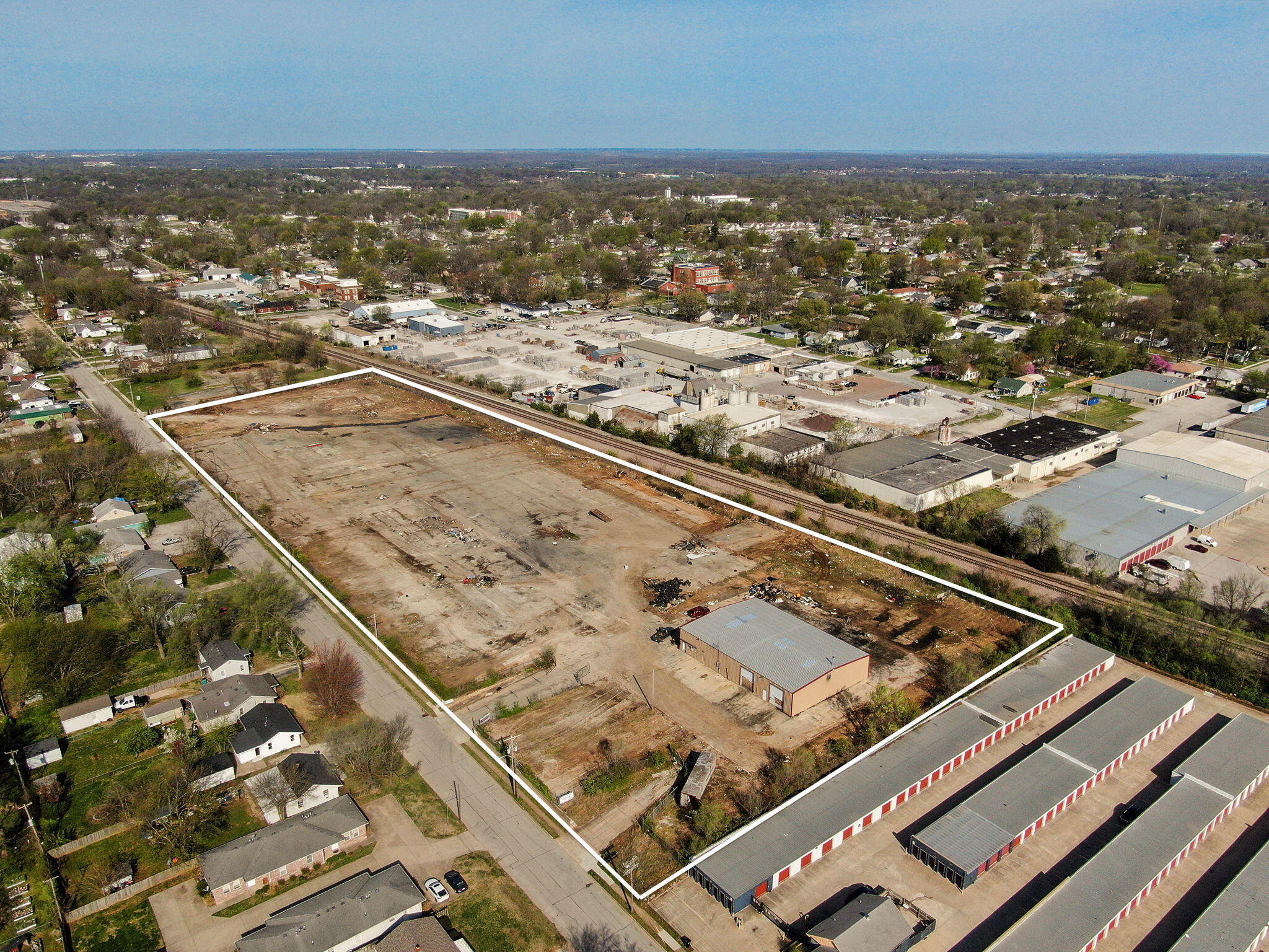 An incredible opportunity to own a spacious,  commercial property within the city limits. This expansive 7+ acre property features a 7,000 sqft building with 6 Garage Doors that are 14 feet high and 12 feet wide. There is also an office area with two 1/2 bathrooms. Conveniently located North Springfield with close proximity to I44 and Hwy 65 and close to many neighboring businesses.