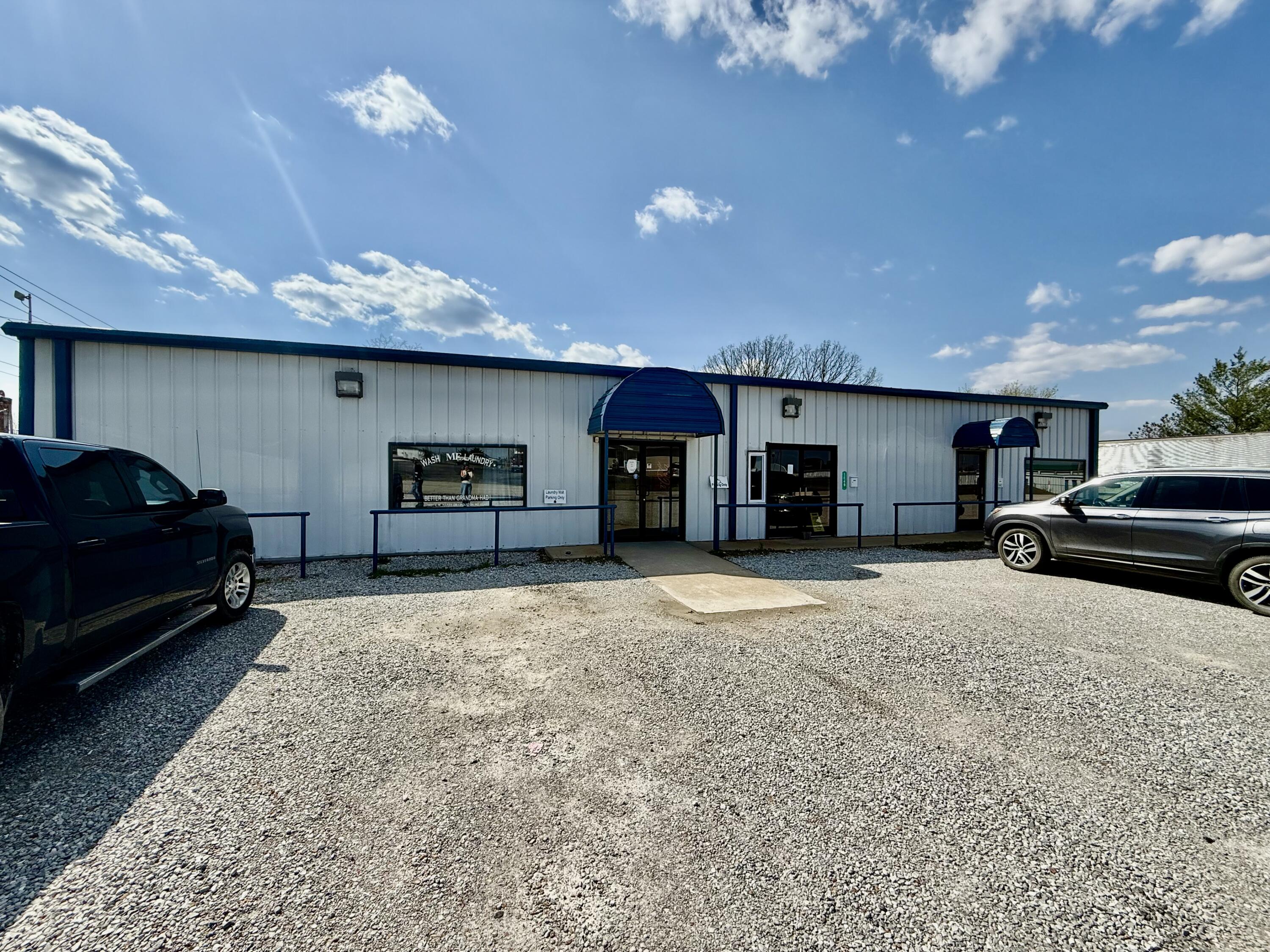 Don't miss this incredible investment opportunity! This property is perfect for an investor or entrepreneur looking for a profitable, multi-faceted business. Whether you keep the current setup or add new services, the possibilities are endless! This fully operational laundromat offers multiple revenue streams, including gaming, vending, and a designated space for a commercial restaurant offering excellent expansion potential. Located in the center of Houston, this business is turnkey and ready for a new owner to take it to the next level.