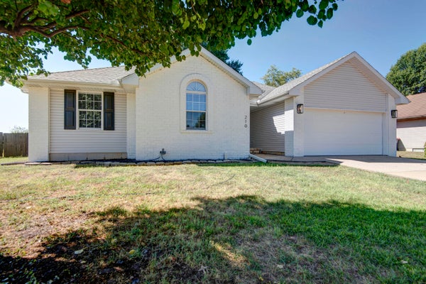 210 E ROBIN, CLEVER, MO 65631 - Image 91eca3272fb2ef46b9edf1a312f4d4d6/1325677566