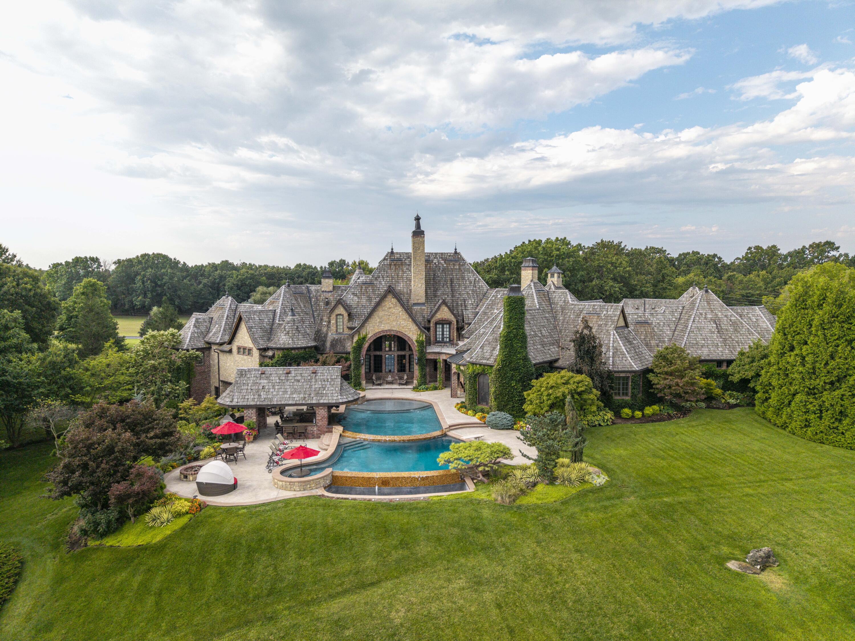 1100 Lakewood Drive