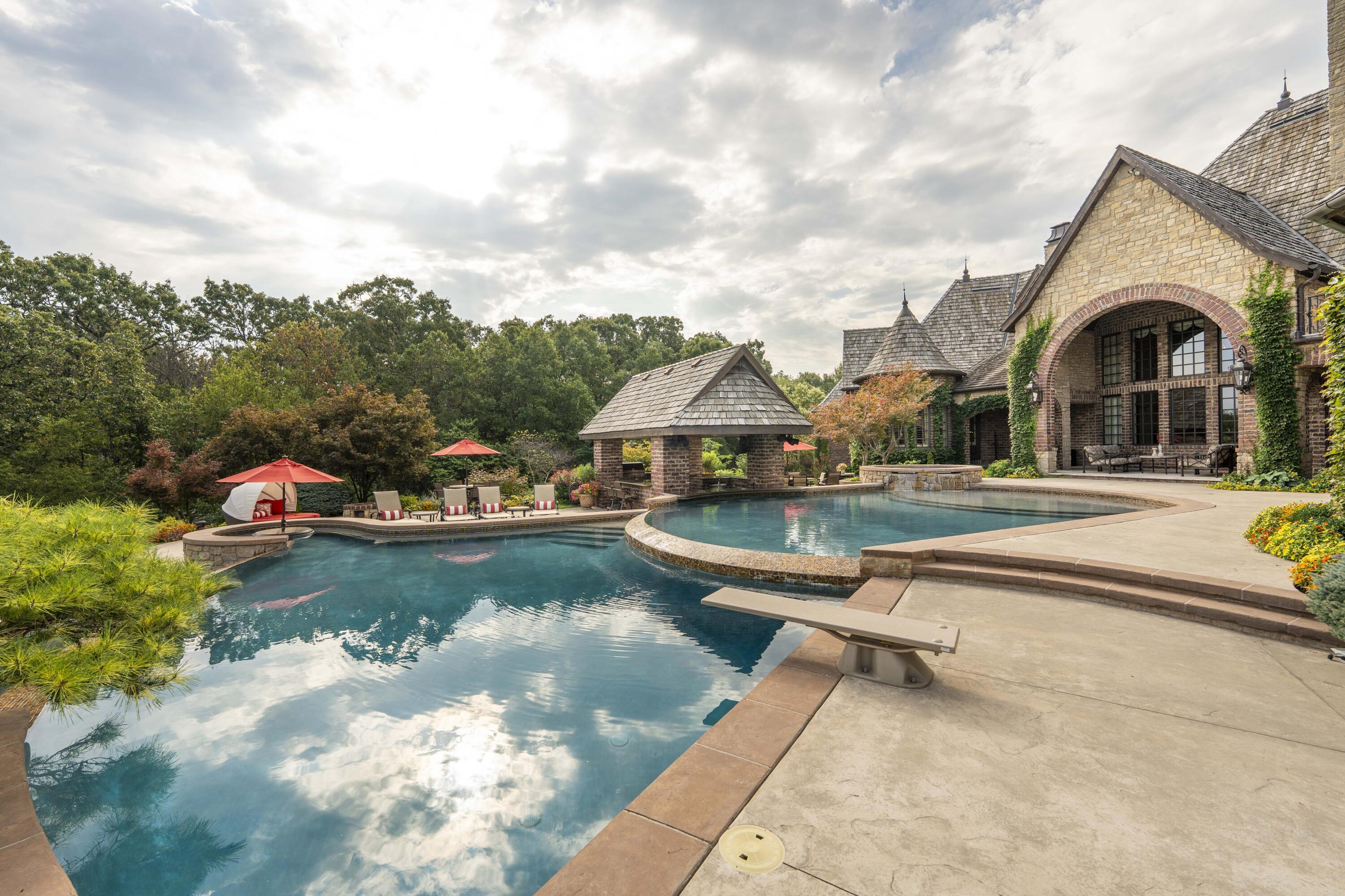 1100 Lakewood Drive