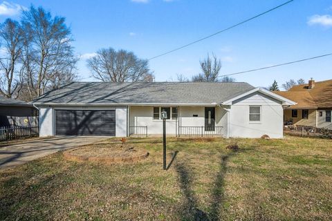 Photo of 1135 W Portland Street, Springfield, MO 65807 (MLS # 60311620)