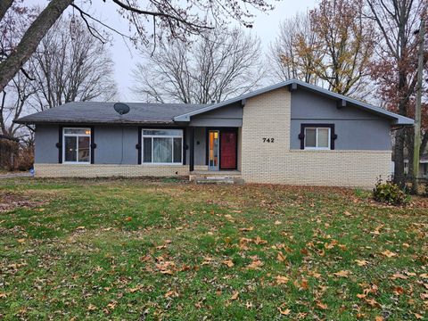 Photo of 742 E Smith Street, Springfield, MO 65803 (MLS # 60310963)