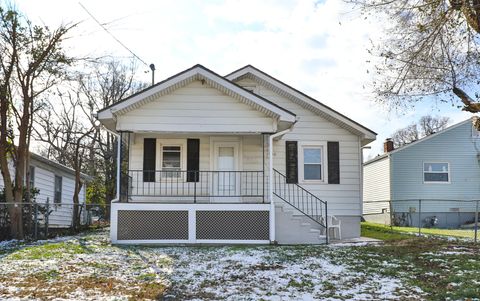 Photo of 930 W Chicago Street, Springfield, MO 65803 (MLS # 60311347)
