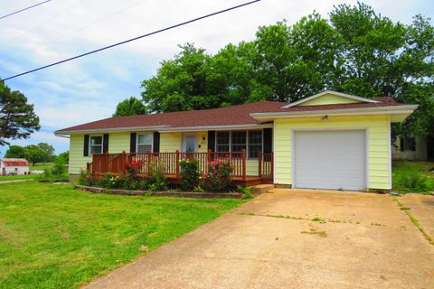 Photo of 922 S Lake Street, Mountain Grove, MO 65711 (MLS # 60324011)