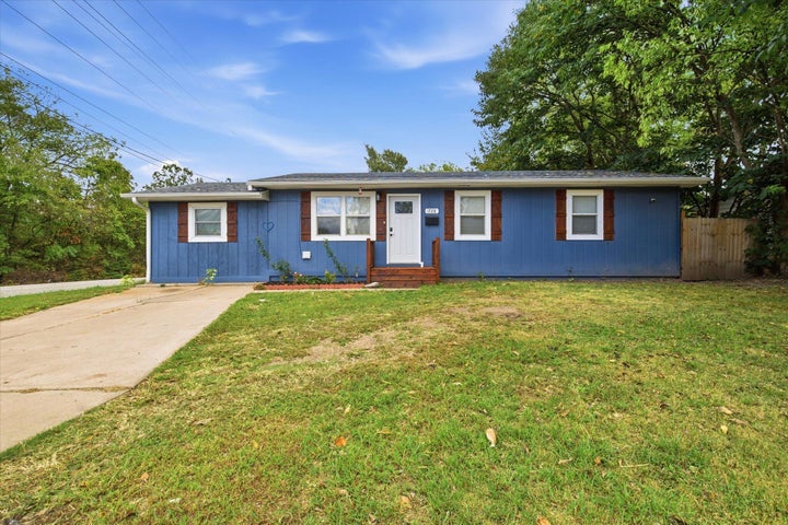 Photo 1 of 23 — 1728 N Oak Grove Avenue, Springfield, MO 65803