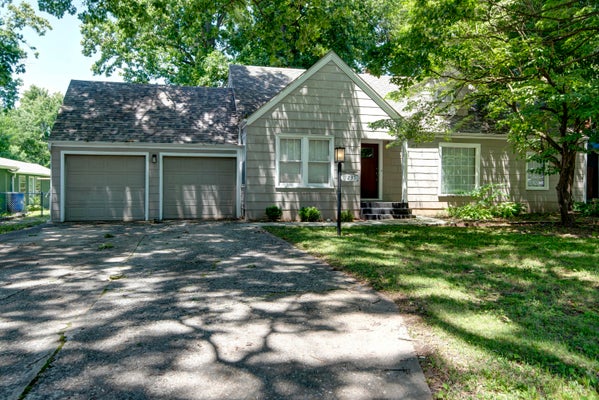 1235 E STANFORD ST, SPRINGFIELD, MO 65804 - Image 96923a49e43e5bf8c63a0ac3fb3b40a9/2097260192