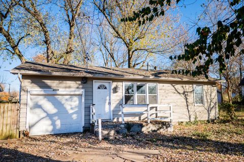 Photo of 2074 N Columbia Avenue, Springfield, MO 65803 (MLS # 60310241)