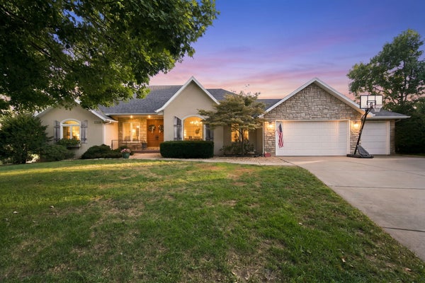 2328 S WIND ROSE PL, SPRINGFIELD, MO 65809 - Image 98b84e85c4f3e5196d7429a6c1ca8afc/3743556571
