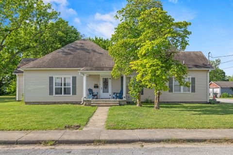 Photo of 303 E Sloan Street, Mount Vernon, MO 65712 (MLS # 60323880)