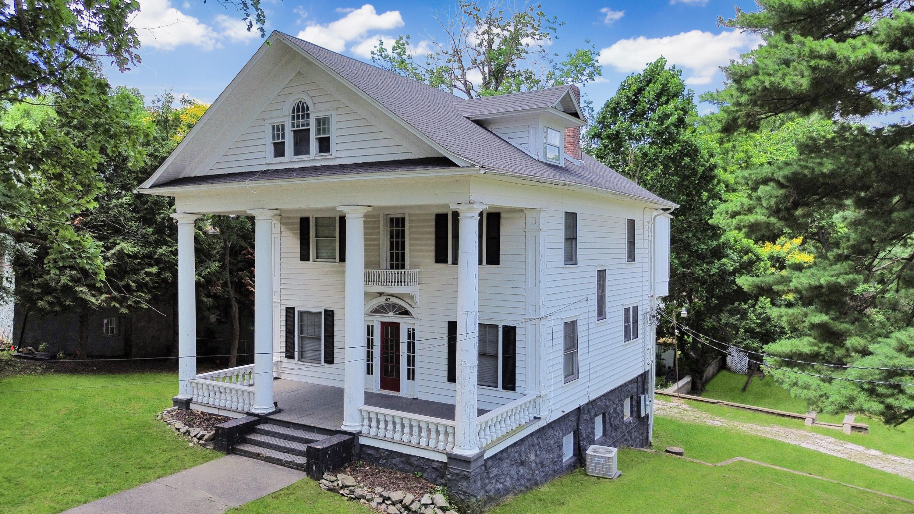 Photo 1 of 30 — 412 S Jefferson Street, Neosho, MO 64850