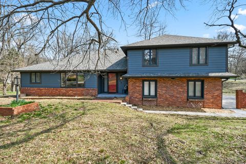 Photo of 850 S Mumford Drive, Springfield, MO 65809 (MLS # 60323916)