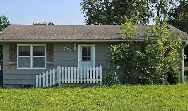 702 E MADISON ST, MARSHFIELD, MO 65706 - Image 9b0b2011f76f4dae52ee46e117cf1dd1/568570466