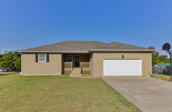 511 N RUSSELL AVE, BOLIVAR, MO 65613 - Image 9e01222dda47a14a4c8fa6c64cddb4f7/1975844921