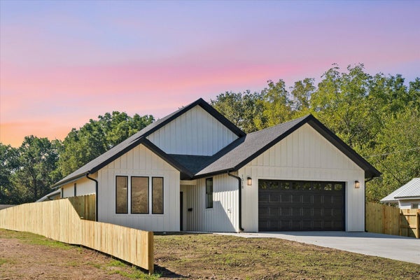 1018 W JACKSON ST, BOLIVAR, MO 65613 - Image 9e610942bf2de42abfa76855b9e0265f/3668933435