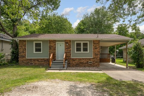 Photo of 2516 N Pierce Avenue, Springfield, MO 65803 (MLS # 60324074)