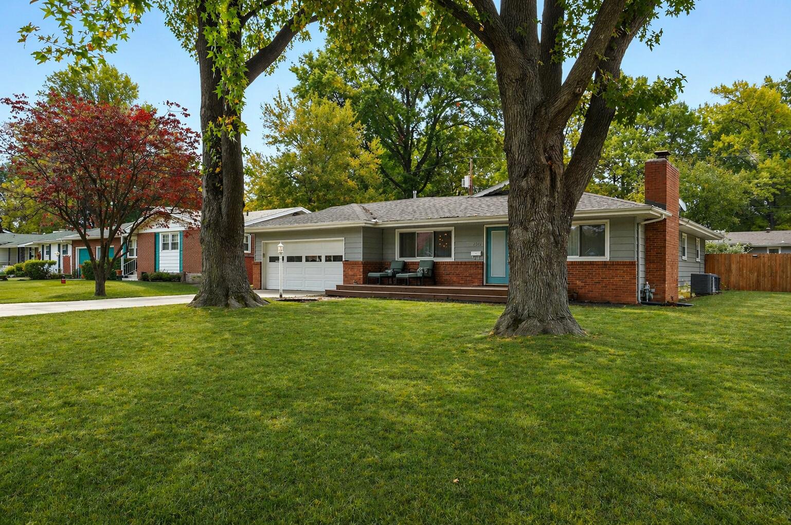 2422 S Kickapoo Avenue